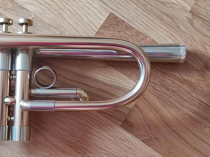 Bild 2 Bb. Trompete Adams A8 Selected Goldmessing 045
