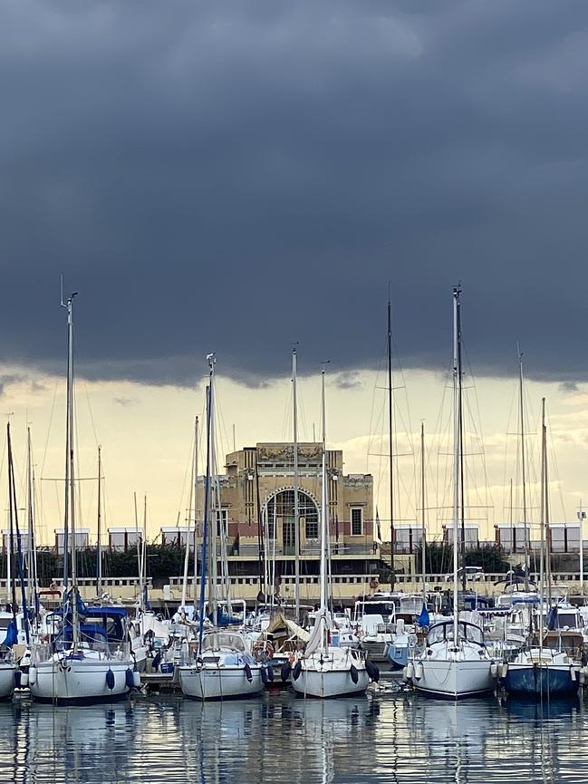 Bild 1 Romantische Dachwohnung am Mittelmeerhafen
