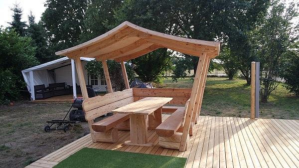 Bild 2 Überdachte Sitzgruppe. Gartenlaube. Gartenlaube. Überdachte Möbel.