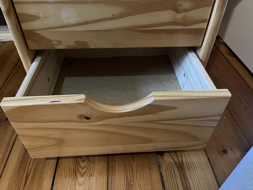 Bild 3 Schreibtisch aus Holz