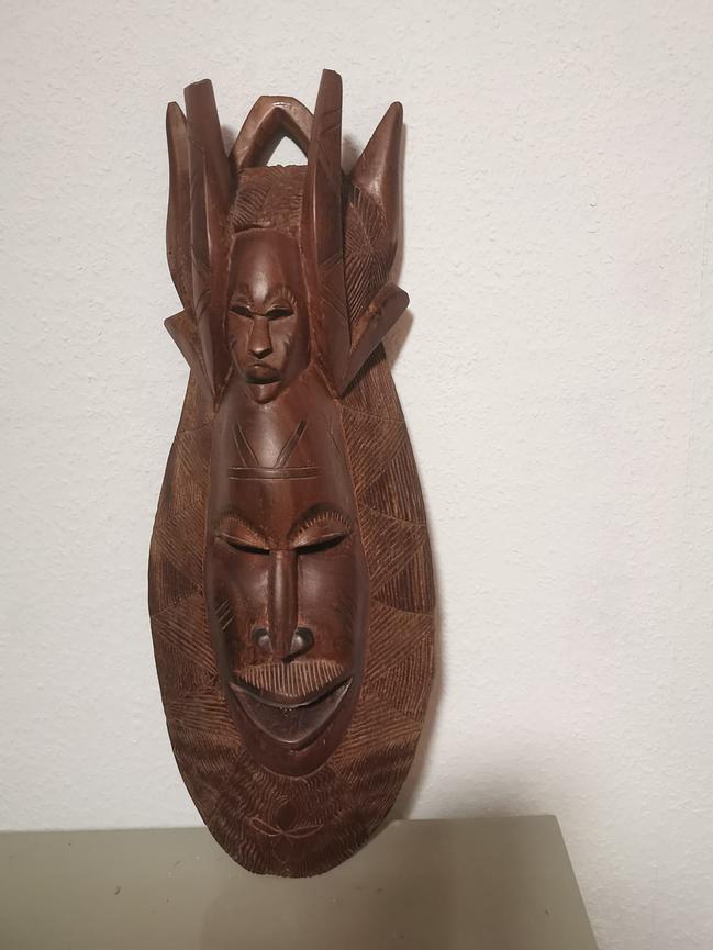 Bild 1 Afrikanische Holzmaske