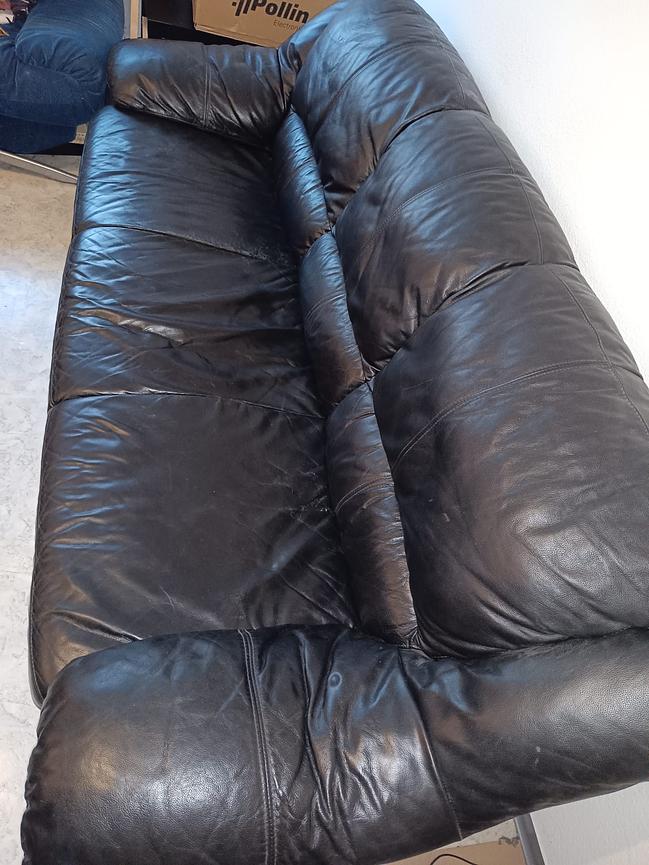 Bild 3 Schwarzes 3-Sitzer Sofa in gutem Zustand – 50 € – Selbstabholung