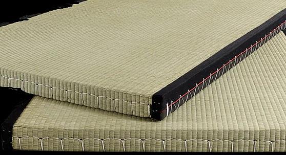 Bild 4 Handgefertigtes Balkenbett aus Massivholz