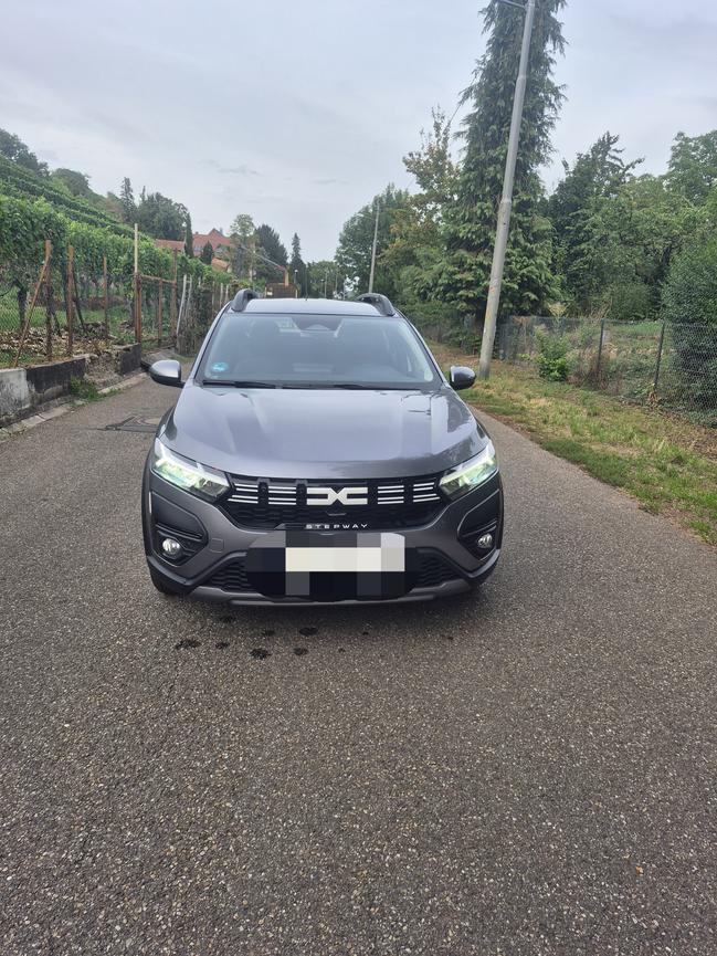 Bild 1 Dacia Sandero unfallfrei 7324km Automatik Navi