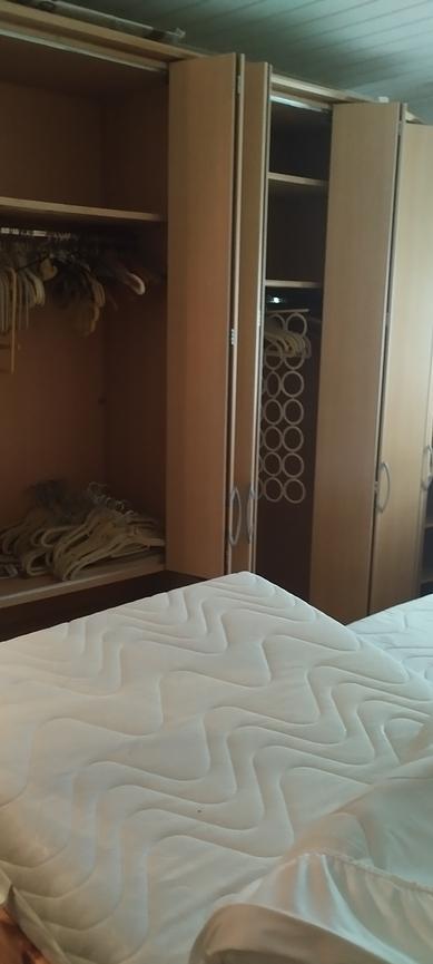 Bild 1 Gut erhaltene Schlafzimmer Einrichtung für 1200€ zu haben