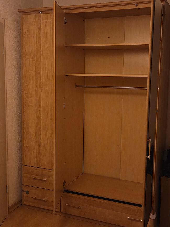 Bild 2 Kleiderschrank zum Verschenken