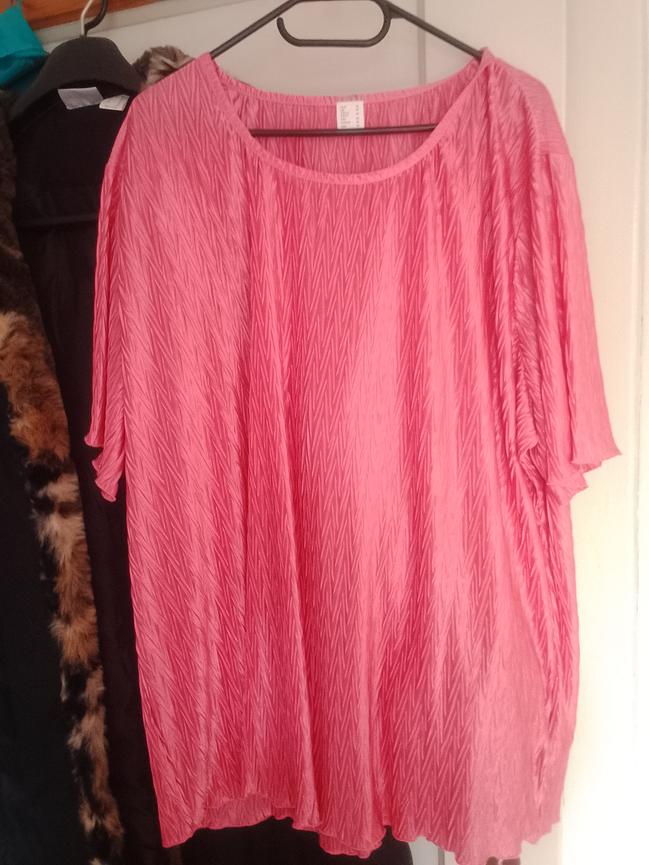 Bild 1 Shirt Rose Größe 54.  6 Euro!