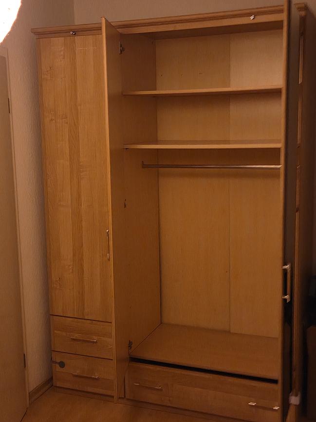 Bild 1 Kleiderschrank zum Verschenken