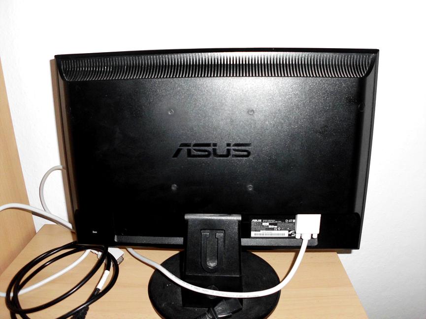 Bild 1 ich gebe hier einen asus pc monitor plus tischlampe nur für 8euro ab