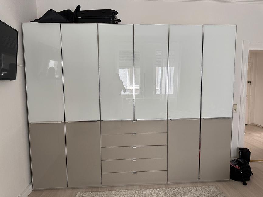 Bild 1 Schlafzimmer Kleiderschrank