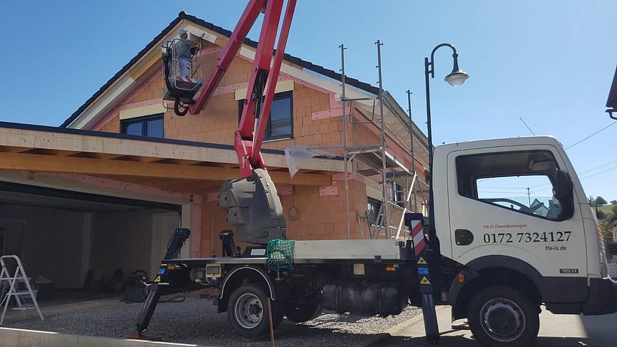 Bild 16 Maler - arbeiten  Haus Holzfassade Klinker Giebel u. Dachüberüberstand Traufe 
