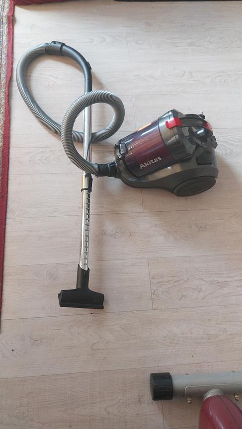 Bild 1 Biete beutellosen Staubsauger für 9€ an