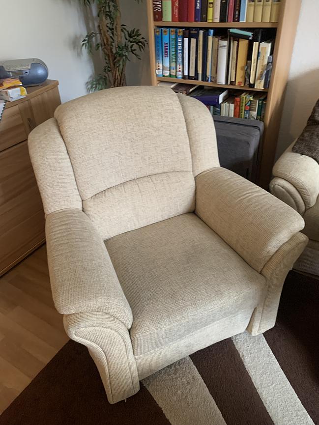 Bild 2 Couch, Sessel und Hocker