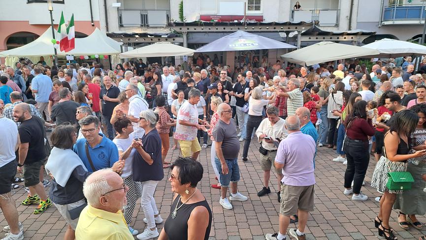 Bild 3 Italienische live band Sänger/in für alle Veranstaltungen