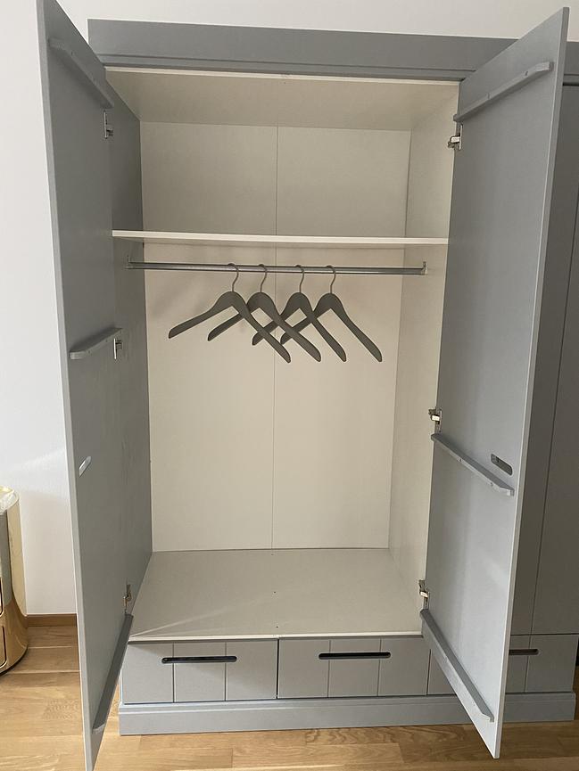 Bild 5 Kleiderschrank von Wood Connect in grau