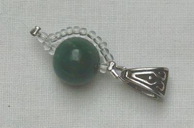 Bild 3 Anhänger, grüner Heliotrop mit Rocaille