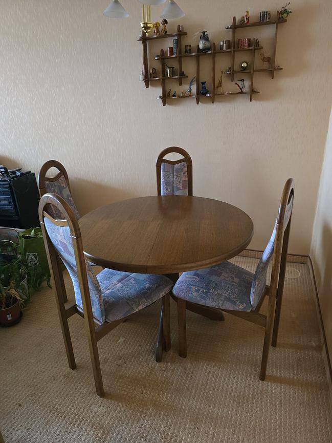 Bild 1 Esstisch mit oder ohne Stühle