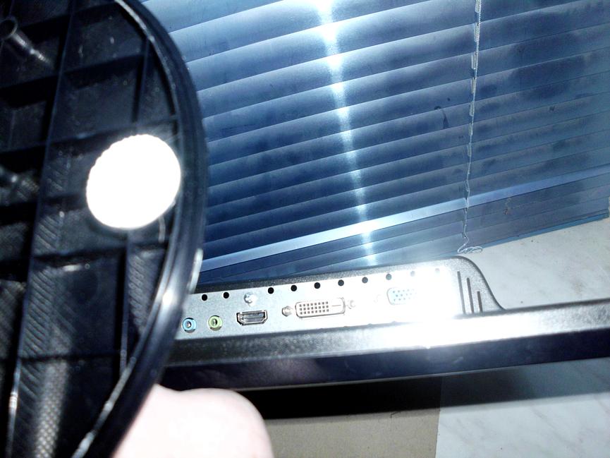 Bild 3 gebe hier ein 24zoll pc monitor ab zu geben nur für 22euro ab