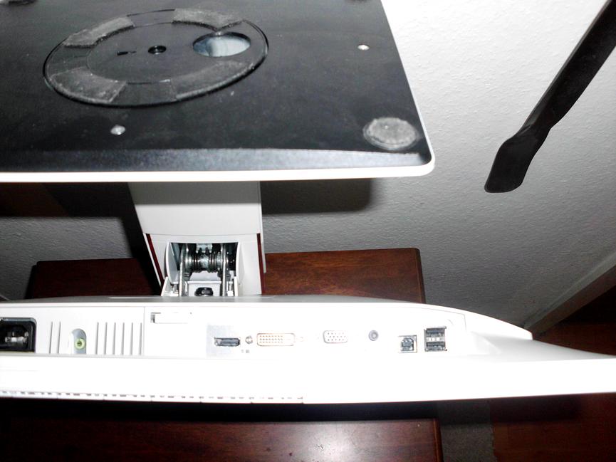 Bild 4 gebe hier ein pc monitor plu zwei tastaruren ab nur für 8euo