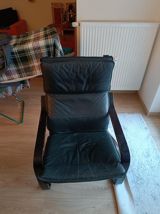 Bild 1 Stühle und Schaukelstuhl