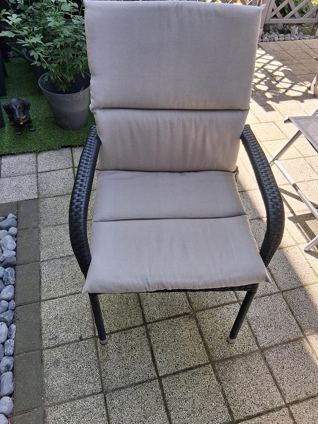 Bild 1 2 Gartenstühle und einTisch