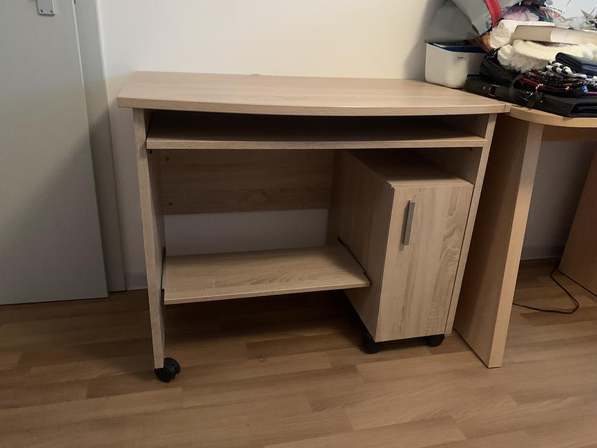 Bild 1 Schreibtisch