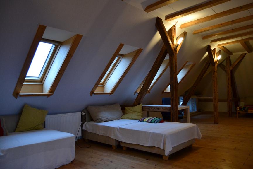 Bild 18 Geräumige DG-Wohnung mit Einbauküche