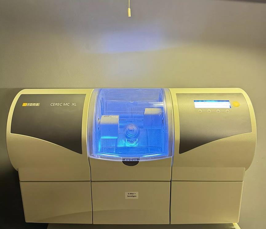 Bild 2 Sirona CEREC AC Omnicam + MCXL Schleifeinheit