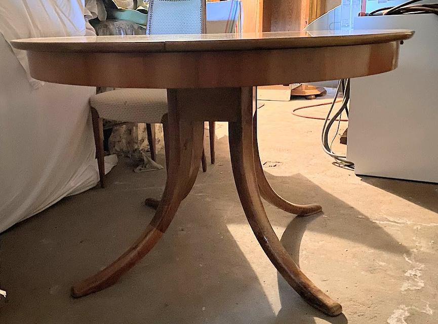 Bild 3 Zu verschenken 4 Stühle mit Holztisch Durchmesser 120cm 
