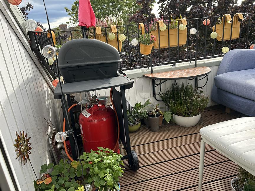 Bild 9 Modern 2-Zimmer Mobilierte DG-Wohnung mit Balkon und EBK
