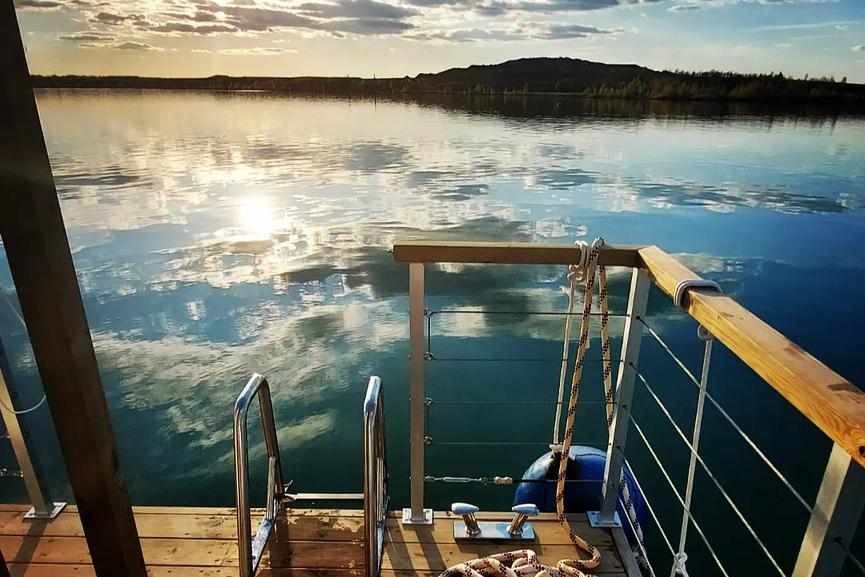 Bild 1 Arbeiten am See - Betreuung das Saunabootes am Störmthaler See