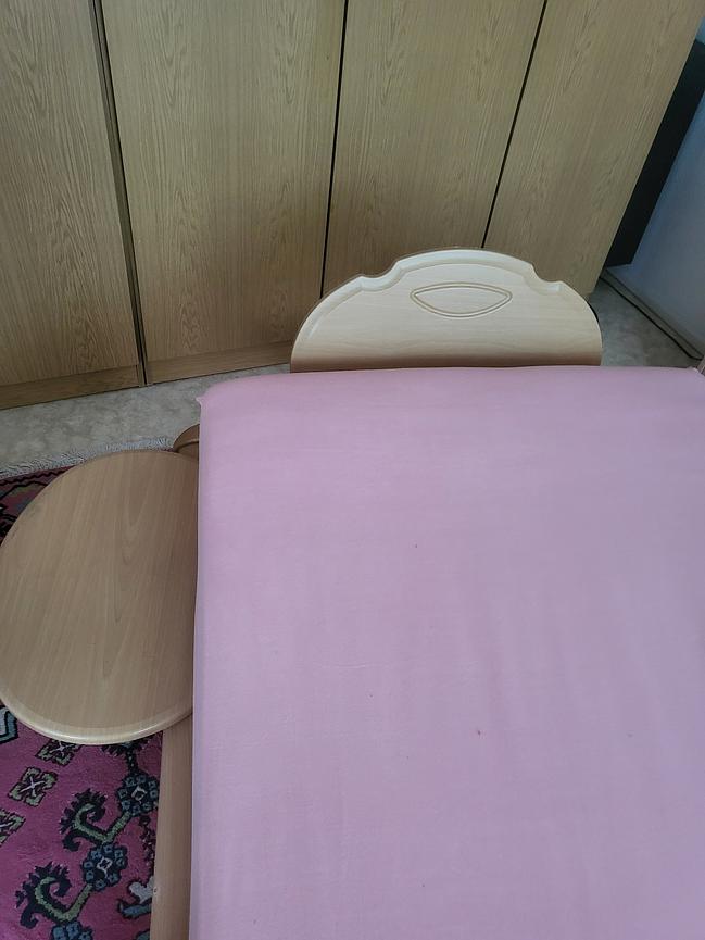 Bild 2 Bett mit verstellbaren Lattenrost