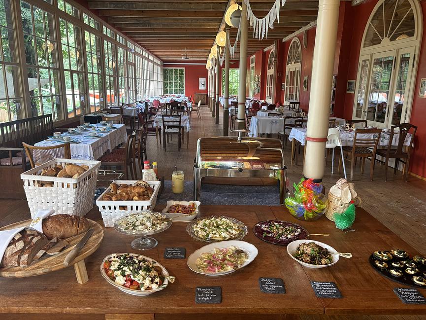 Bild 2 Villa Hasenholz sucht Helfer*innen im Service