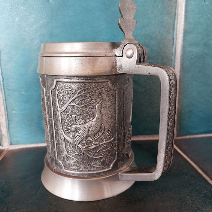 Bild 3 Zinnkrug mit schönen Jagt Motiven