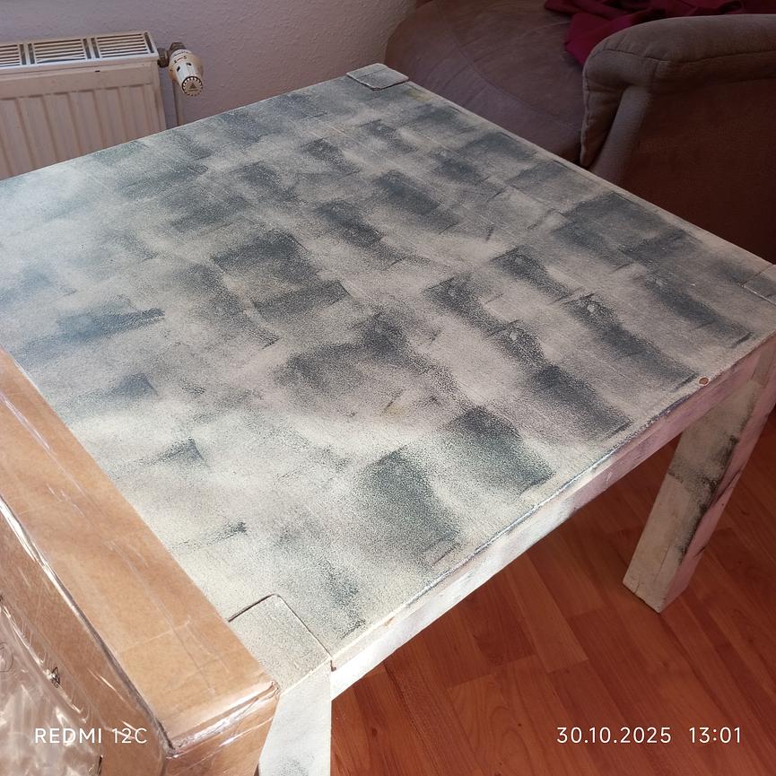 Bild 2 Couchtisch und Sofa zu verschenken