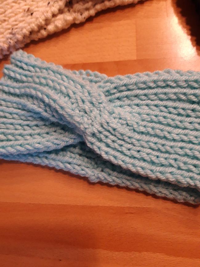 Bild 5 Stirnband handgestrickt