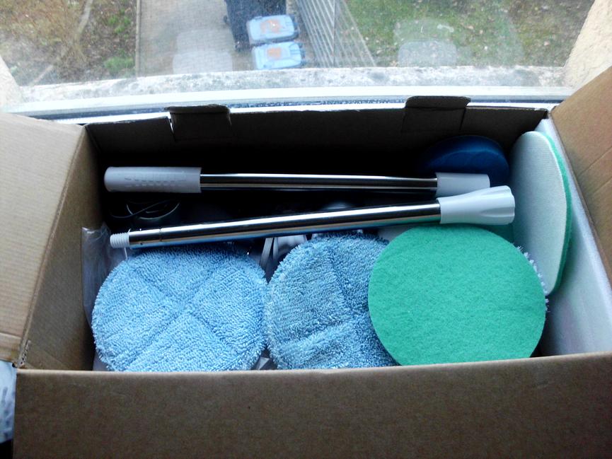 Bild 2 gebe hier ein dual scrubber mit akku betrieb günstig ab mit zupehör