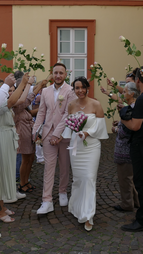 Bild 2 Suchen noch 4 Servicekräfte für Hochzeit - 15€/Std