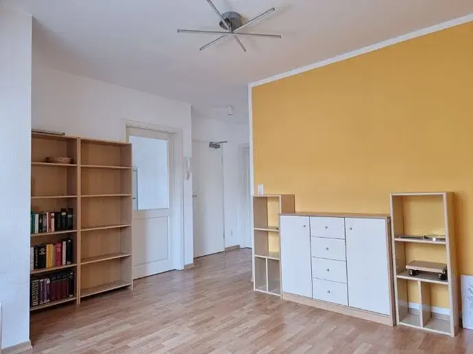 Bild 2 Ich vermiete eine 2-Zimmer-Dachgeschosswohnung mit Küche, Bad und Flur in Golis