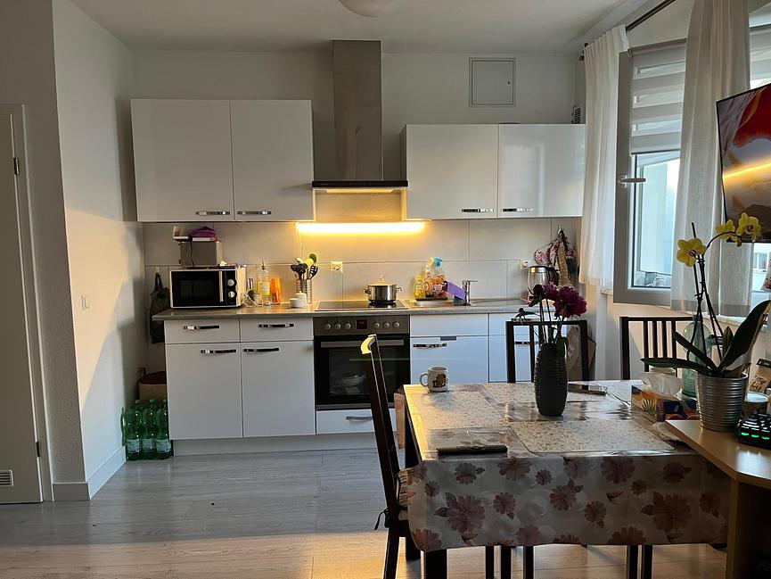 Bild 1 Frankfurt nähe Uni 2-Zi-Wohnung 1.OG zum 15.7. /1.8., zusätzl. Mansardzimm