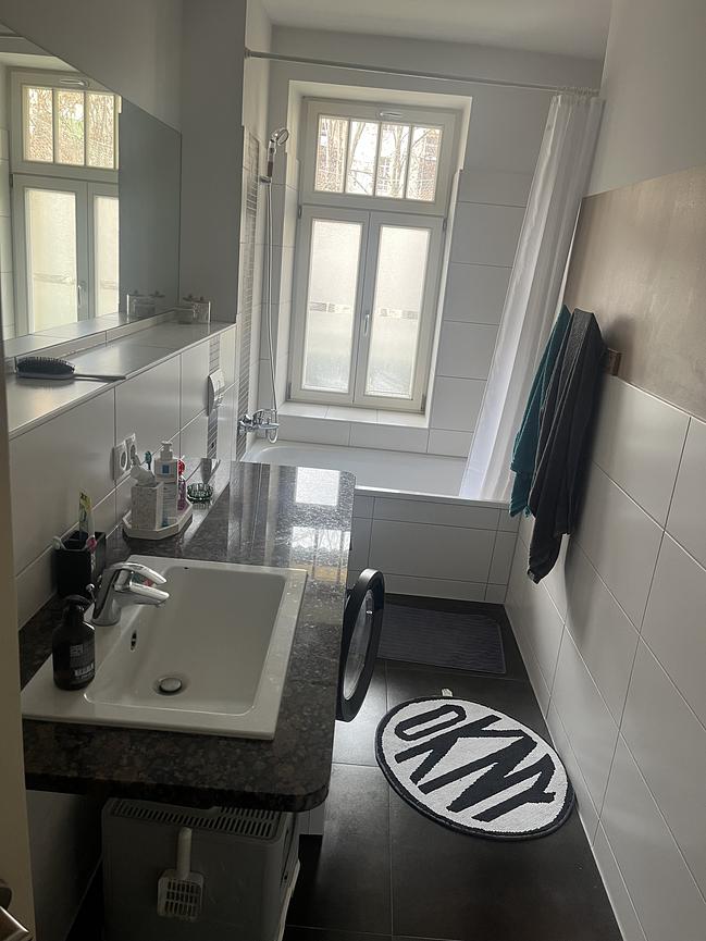 Bild 1 Helles 12 m² Zimmer in 2er-WG mit Balkon, nette Mitbewohnerin gesucht