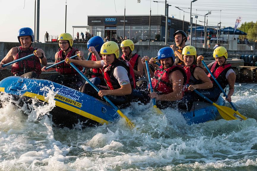 Bild 1 Surf-und Raftguide in der Wildwasseranlage Kanupark Markkleeberg