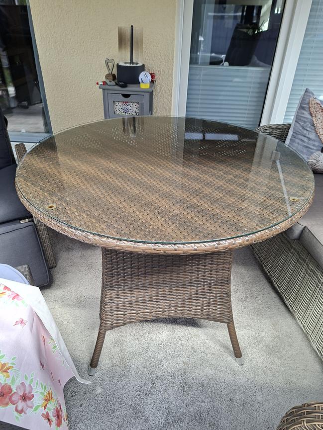 Bild 1 Gartentisch Rattan