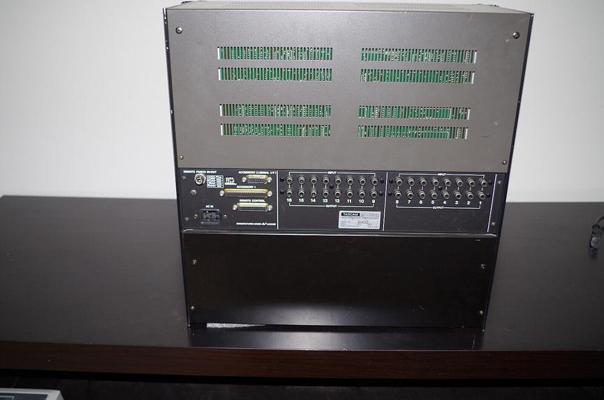 Bild 1 Tascam MSR16 incl. 4 Multicore Kabel