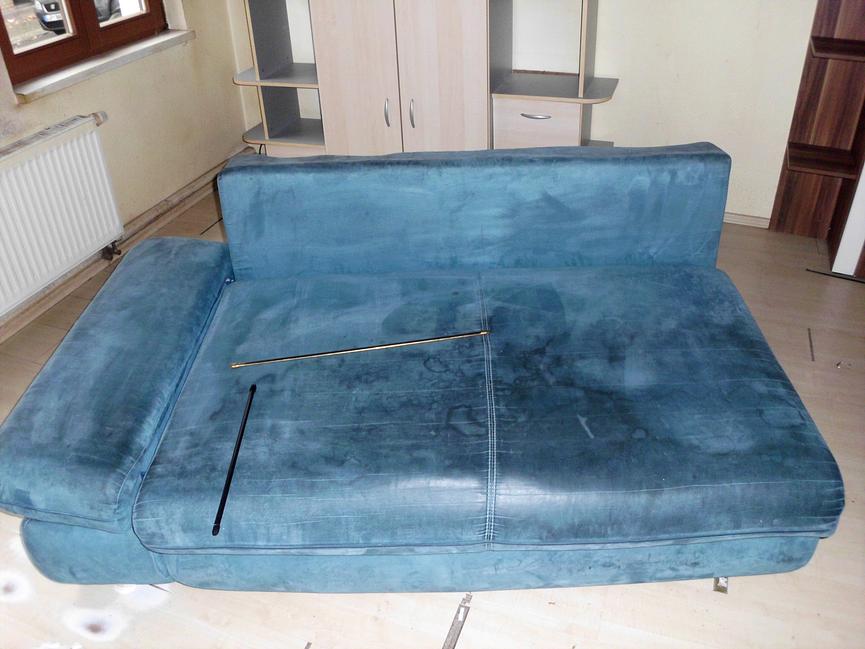 Bild 1 wehr von euch könnte mir für 30euro dieses sofa entsorgen bitte