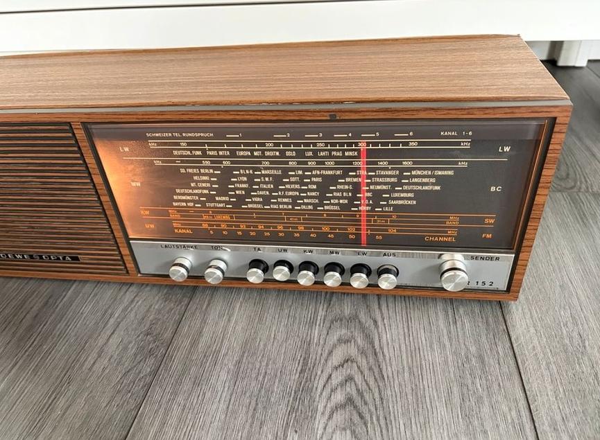 Bild 1 Loewe R152 Radio an Liebhaber