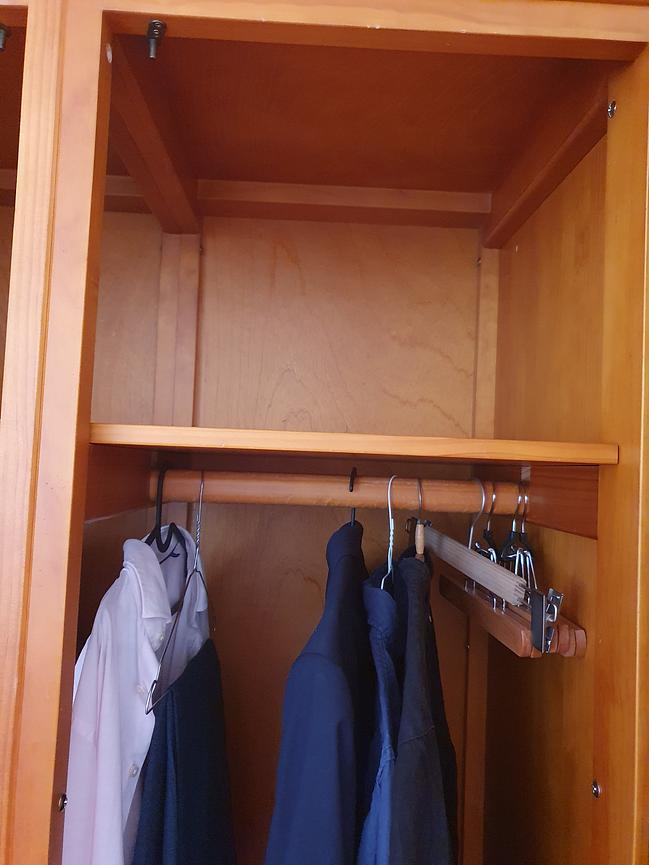 Bild 2 Kleiderschrank zu verschenken (nur für Selbstabholer)