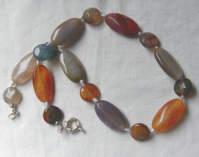 Bild 4 Edelsteinkette mit einen Regenbogenachat