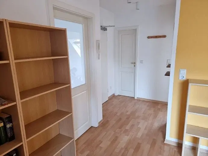 Bild 12 Ich vermiete eine 2-Zimmer-Dachgeschosswohnung mit Küche, Bad und Flur in Golis
