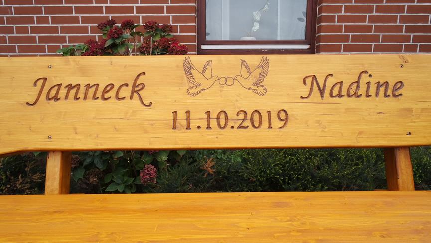 Bild 10 Gartenbank aus Lärche mit Gravur. Hochzeitsgeschenk. Sitzbank.